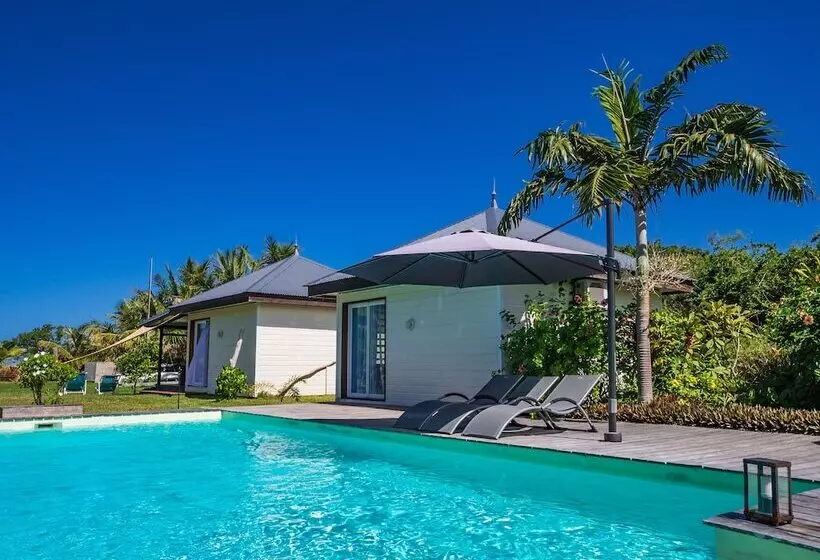 پانسیون Poé Côté Lagon Beach Bungalows