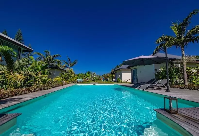 پانسیون Poé Côté Lagon Beach Bungalows