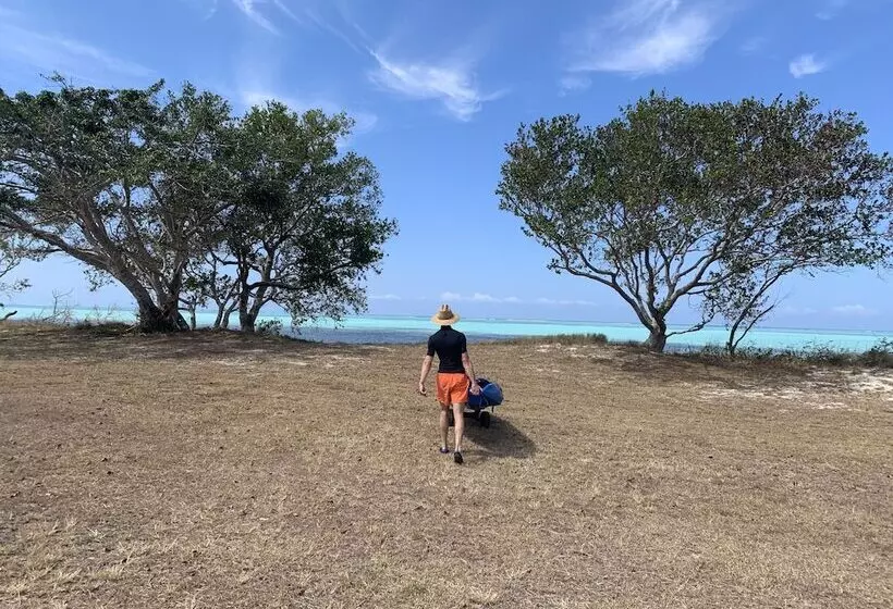 پانسیون Poé Côté Lagon Beach Bungalows