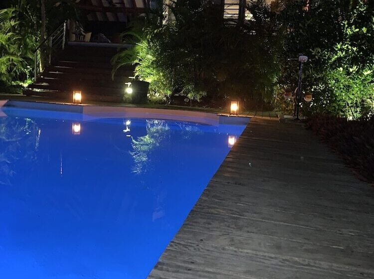 Pensão Poé Côté Lagon Beach Bungalows