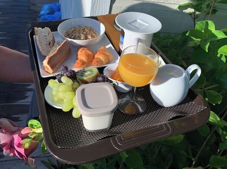 Pensão Poé Côté Lagon Beach Bungalows