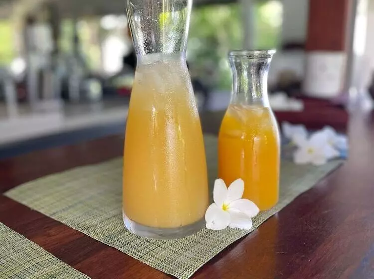 پانسیون Poé Côté Lagon Beach Bungalows