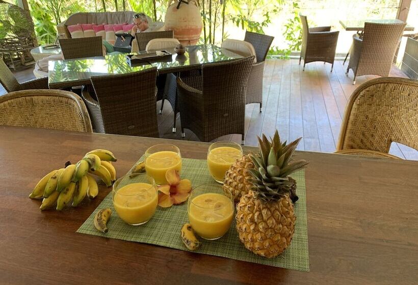 Pensão Poé Côté Lagon Beach Bungalows