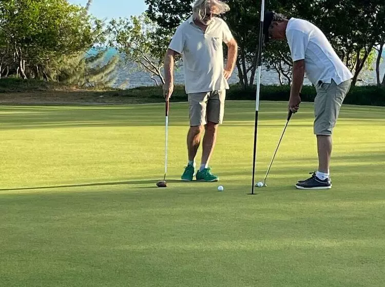 پانسیون Poé Côté Lagon Beach Bungalows