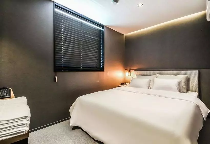 Deluxe Hostel