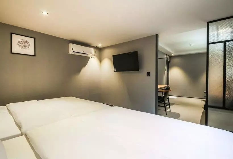 Deluxe Hostel