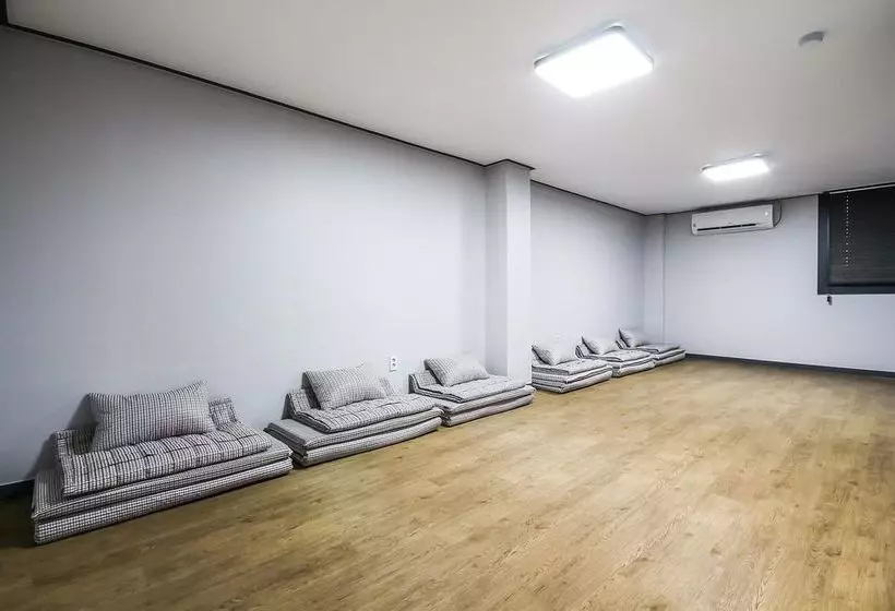 Deluxe Hostel