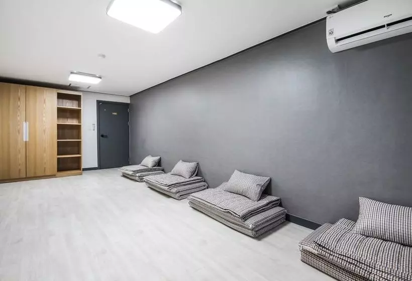 Deluxe Hostel