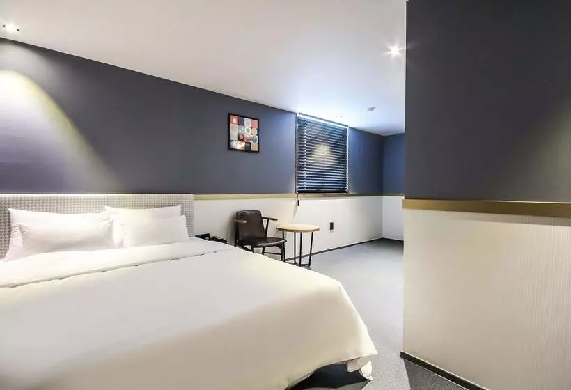 Deluxe Hostel
