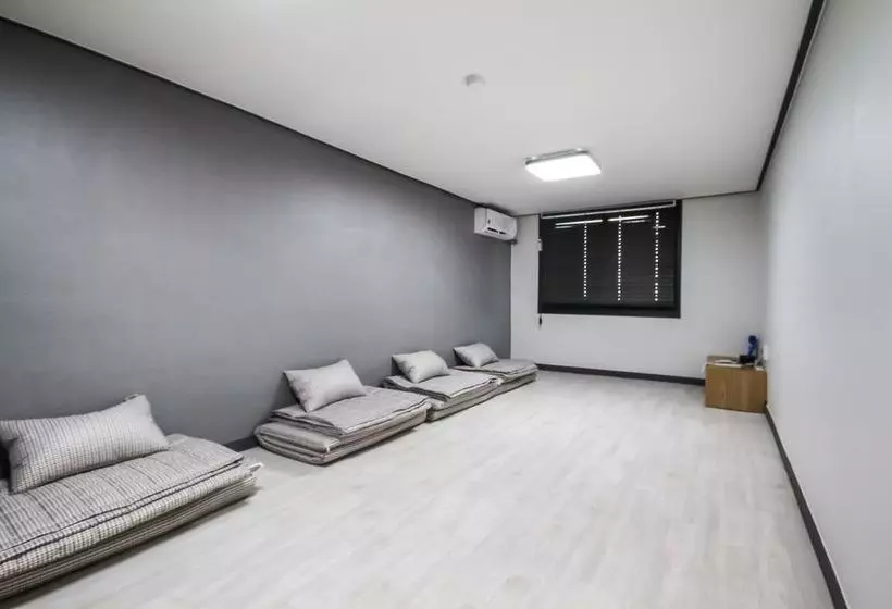 Deluxe Hostel