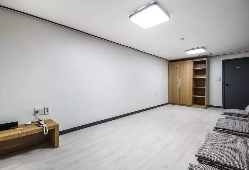 Deluxe Hostel