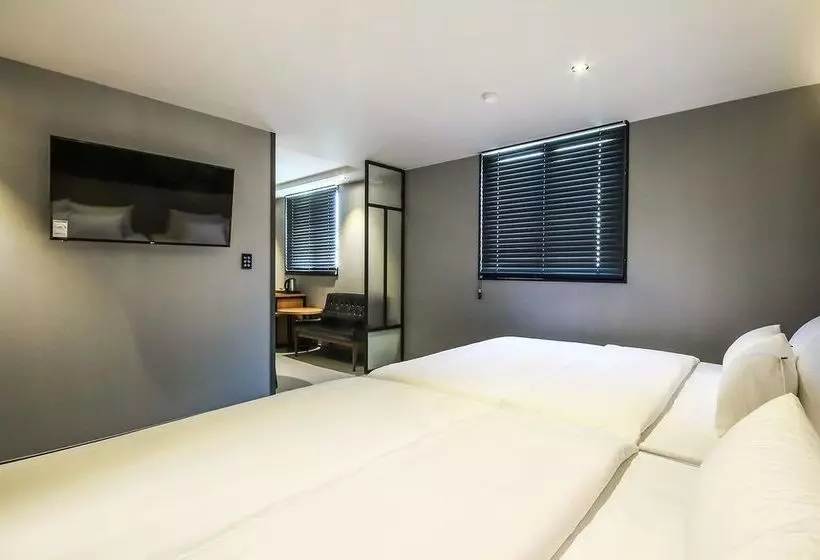 Deluxe Hostel