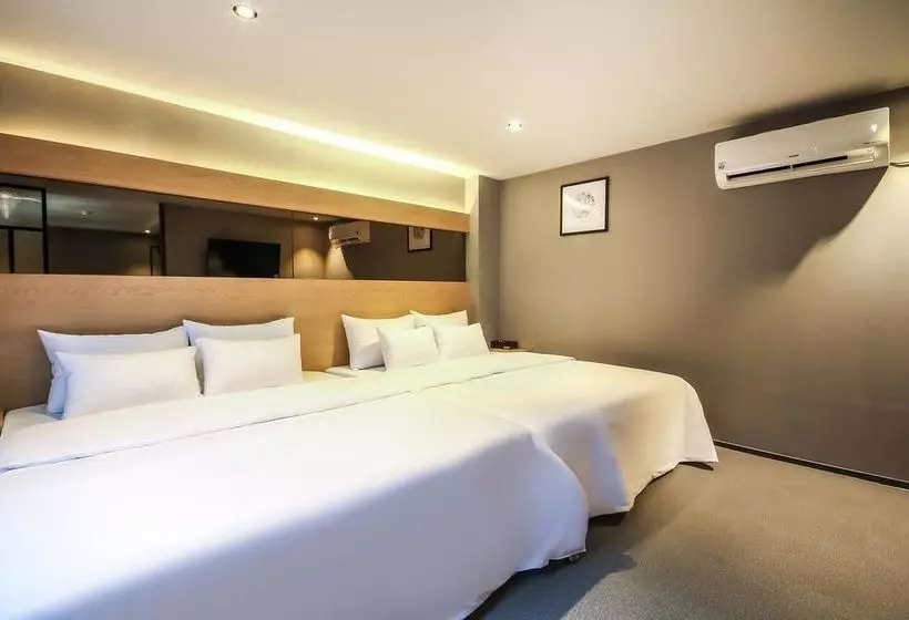 Deluxe Hostel