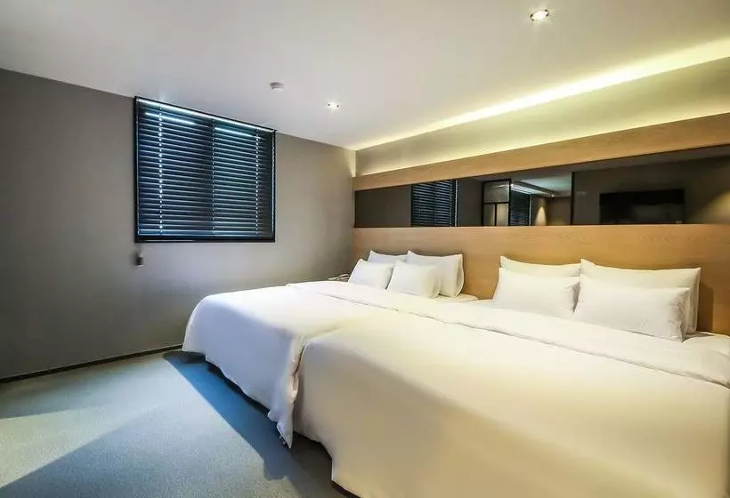 Deluxe Hostel