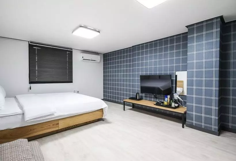 Deluxe Hostel