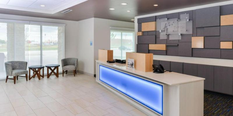 هتل Holiday Inn Express Alliance, An Ihg