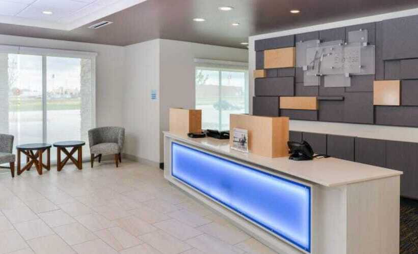 هتل Holiday Inn Express Alliance, An Ihg