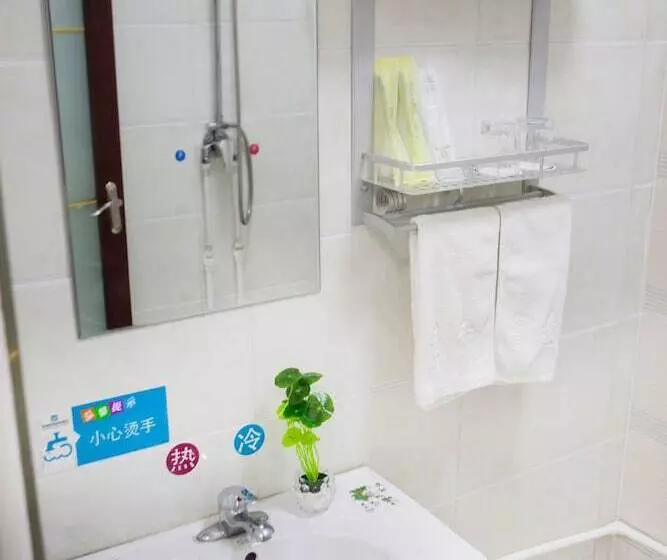 Yijie Holiday Hotel Laiyuan Baishishan