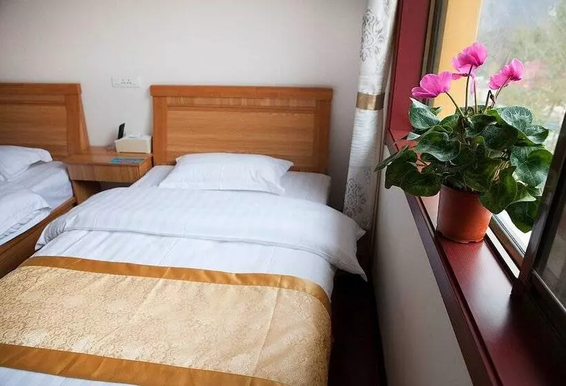 Yijie Holiday Hotel Laiyuan Baishishan