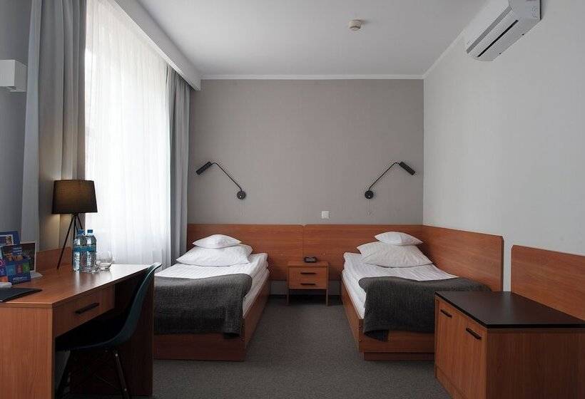 בית מלון כפרי Edison Poznań Lotnisko ławica