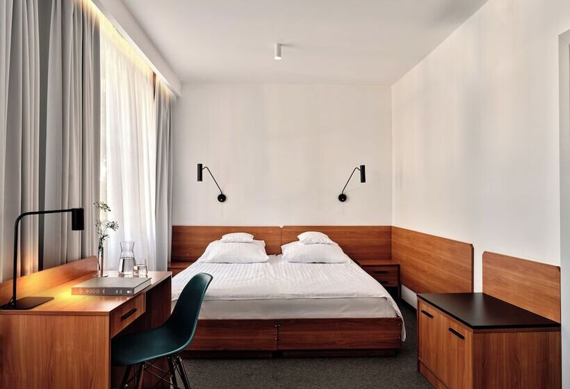 בית מלון כפרי Edison Poznań Lotnisko ławica