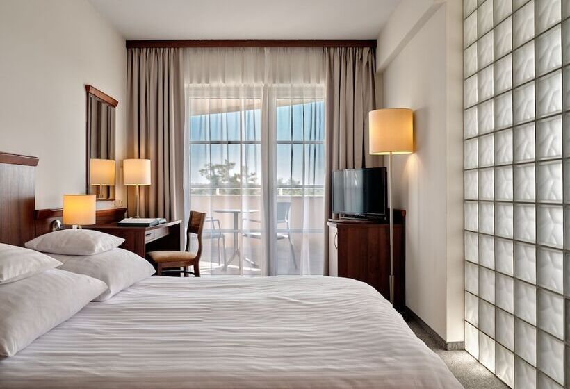 בית מלון כפרי Edison Poznań Lotnisko ławica