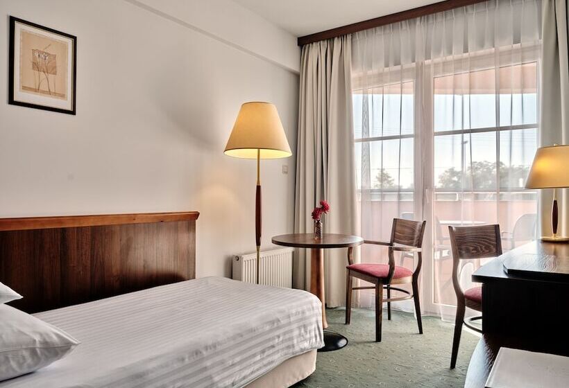 בית מלון כפרי Edison Poznań Lotnisko ławica