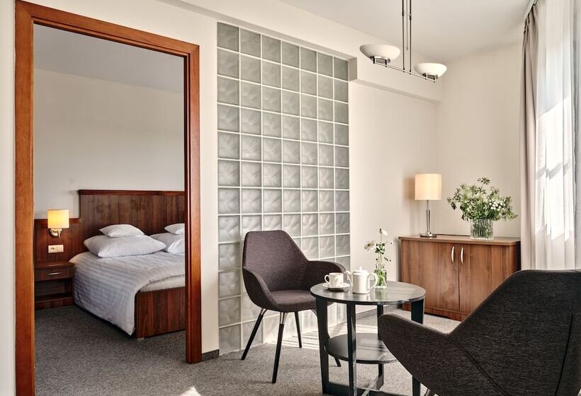 בית מלון כפרי Edison Poznań Lotnisko ławica