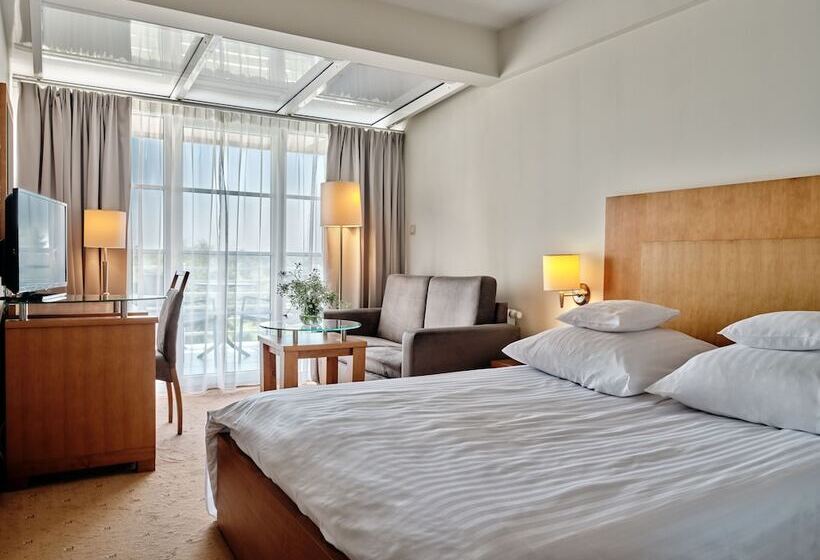 בית מלון כפרי Edison Poznań Lotnisko ławica