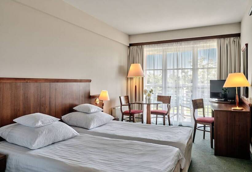 בית מלון כפרי Edison Poznań Lotnisko ławica