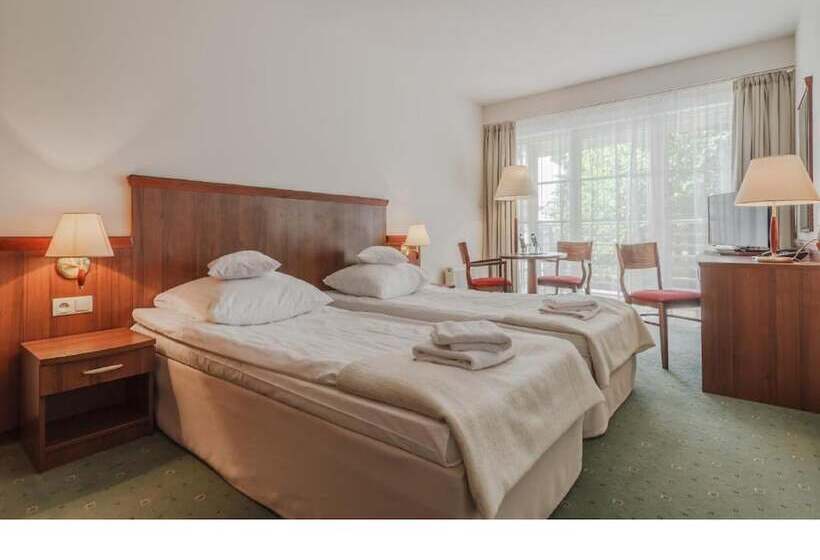 בית מלון כפרי Edison Poznań Lotnisko ławica