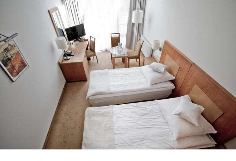 בית מלון כפרי Edison Poznań Lotnisko ławica