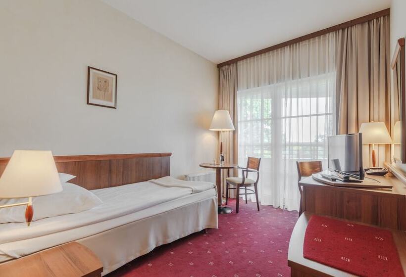 בית מלון כפרי Edison Poznań Lotnisko ławica