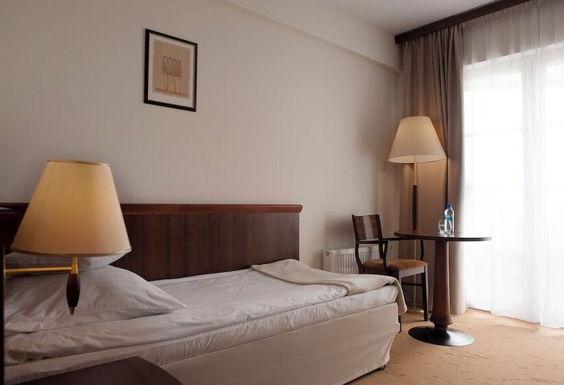 בית מלון כפרי Edison Poznań Lotnisko ławica