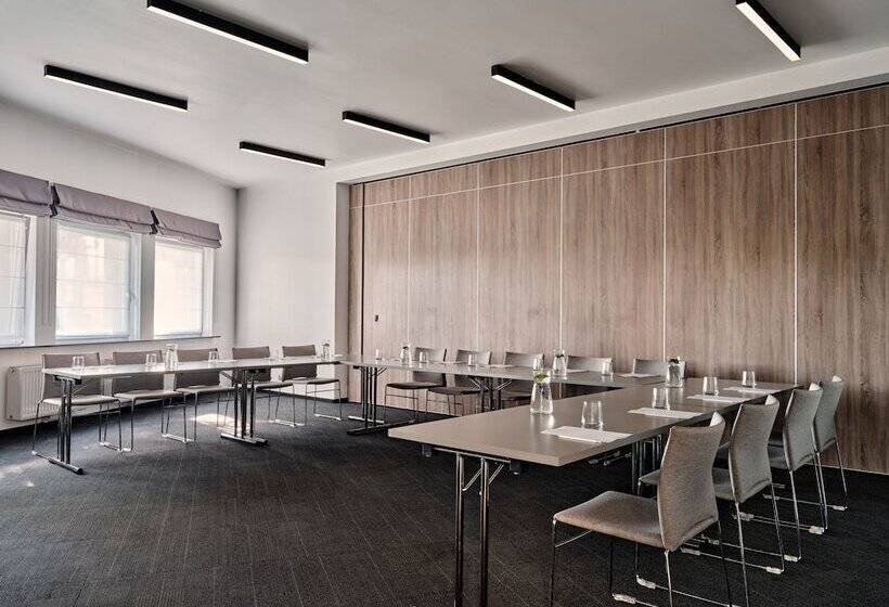 בית מלון כפרי Edison Poznań Lotnisko ławica