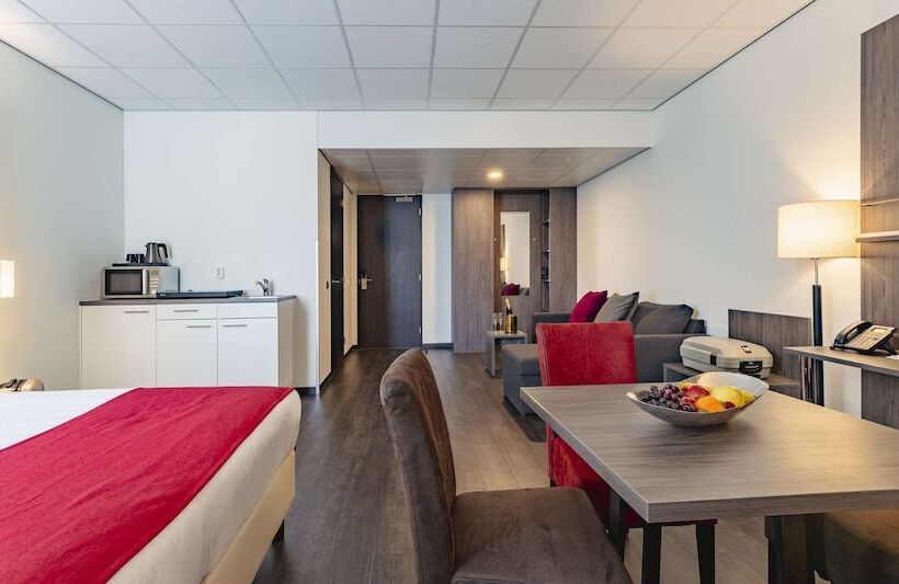 בית מלון כפרי Plaza Premium Almere