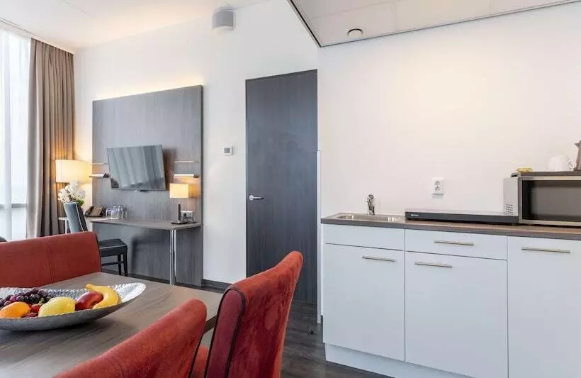 Hotelli Plaza Premium Almere