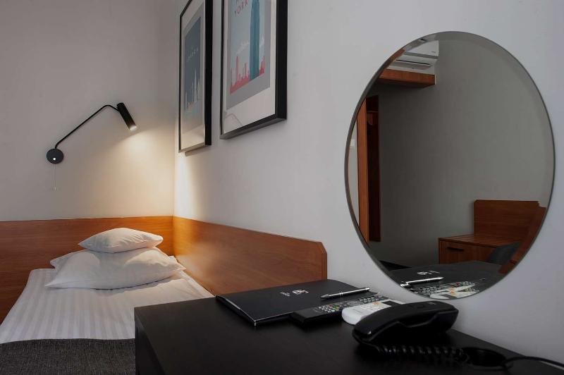 בית מלון כפרי Edison Poznań Lotnisko ławica