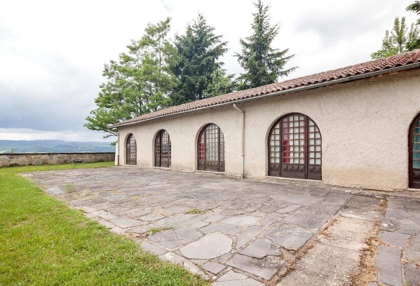 Отель Hôtel Restaurant Le Prieuré