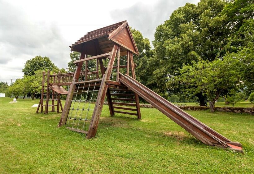 Отель Hôtel Restaurant Le Prieuré