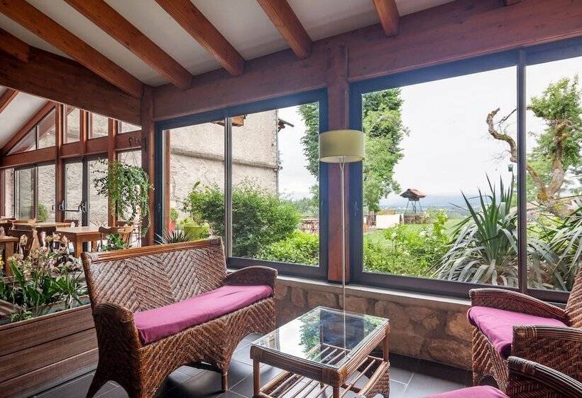 Отель Hôtel Restaurant Le Prieuré