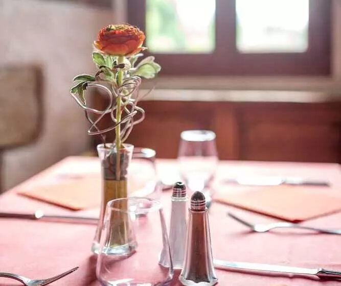 ホテル Hôtel Restaurant Le Prieuré