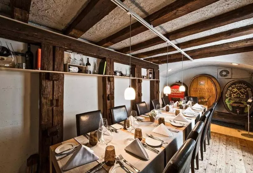 Hotelli Restaurant Chesa