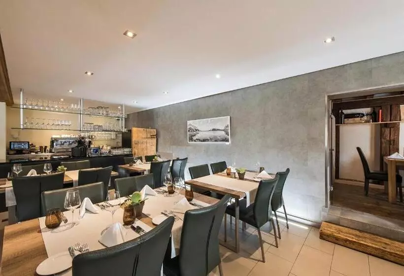 Hotelli Restaurant Chesa