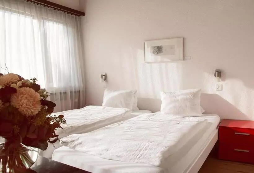 Hotelli Restaurant Chesa