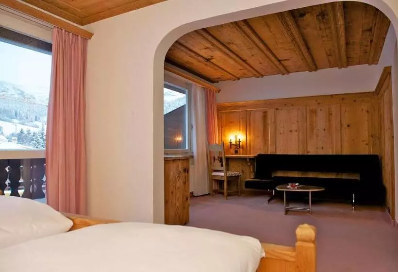 Hotelli Restaurant Chesa