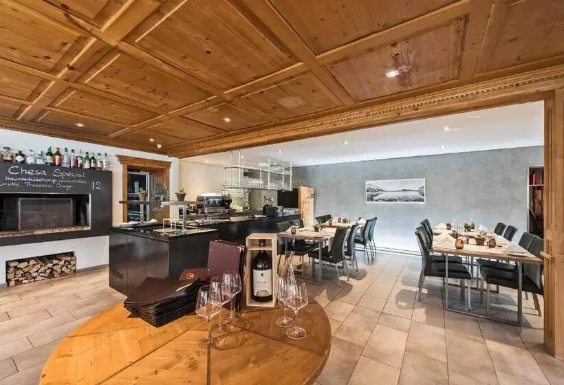Hotelli Restaurant Chesa