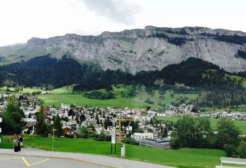 Hotelli Restaurant Chesa