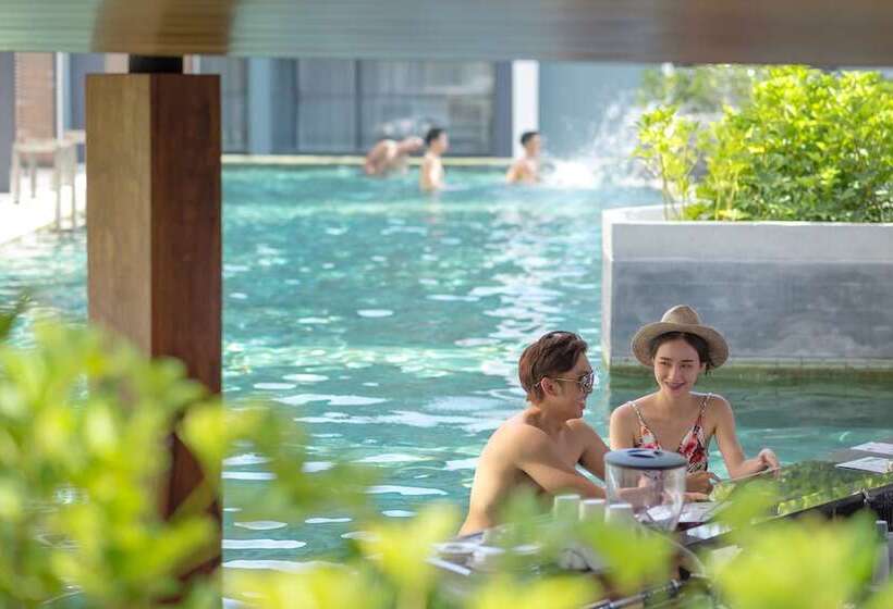 בית מלון כפרי The Nature Phuket Sha Extra Plus