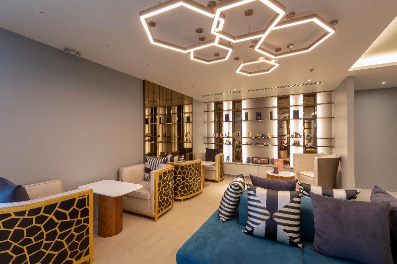 בית מלון כפרי The Nature Phuket Sha Extra Plus